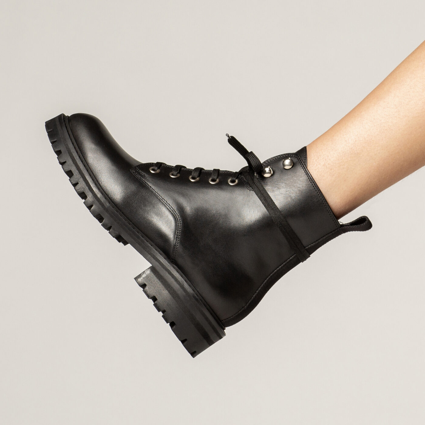 LB 01 Grained Black / Silver